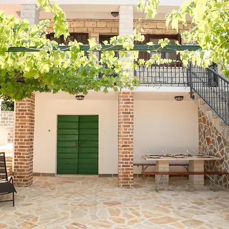 Kuca Za Odmor Kameni Dvori Holiday home *