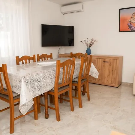 Holiday home Kuca Za Odmor Kameni Dvori *
